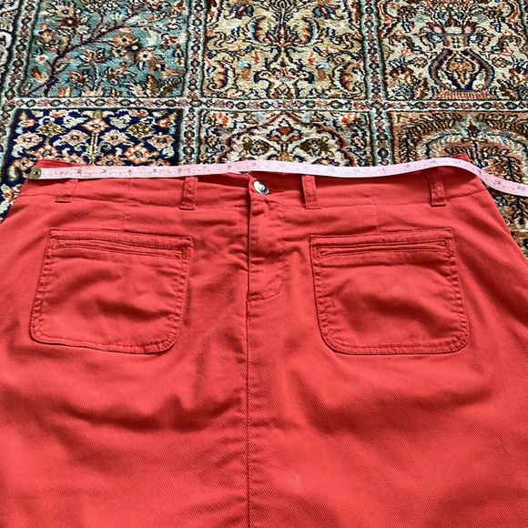 Light orange jean skirt with front and back pockets w/attached stretch shorts. - Picture 11 of 12